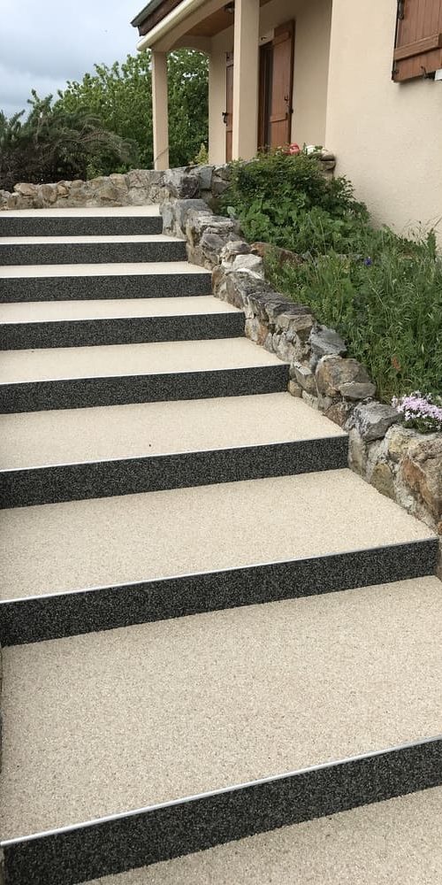 Créasol Auvergne - Escalier extérieur en résine dans le Puy-de-Dôme