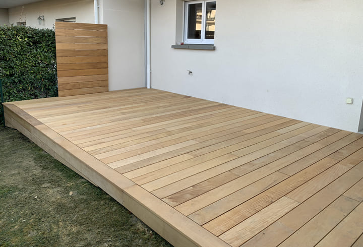 Créasol - Terrasse extérieure bois dans le Puy-de-Dôme